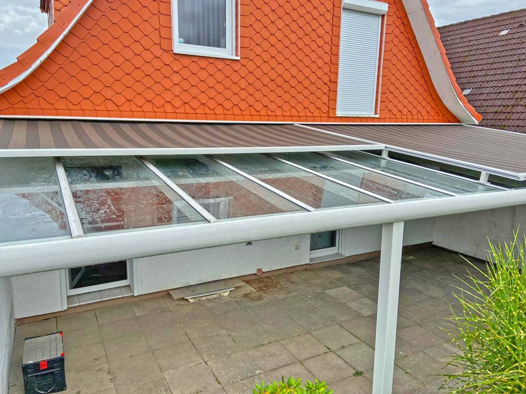 VSG Glas veredelt die Alumaximal Terrassenüberdachung