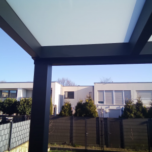 Terrassendach mit Milchglaseindeckung