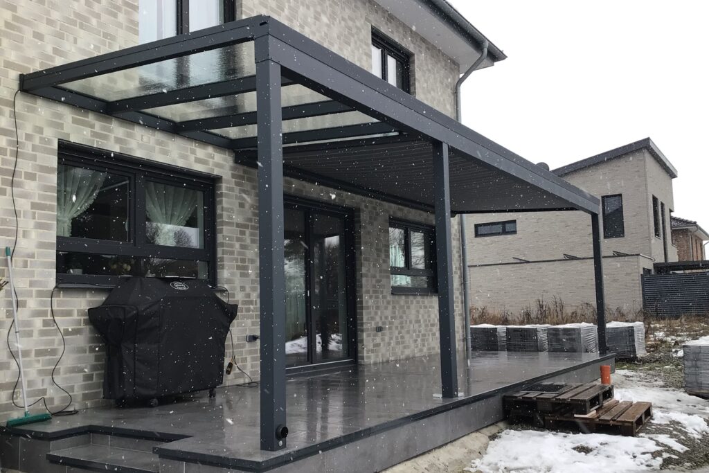 Terrassendach im Schnee